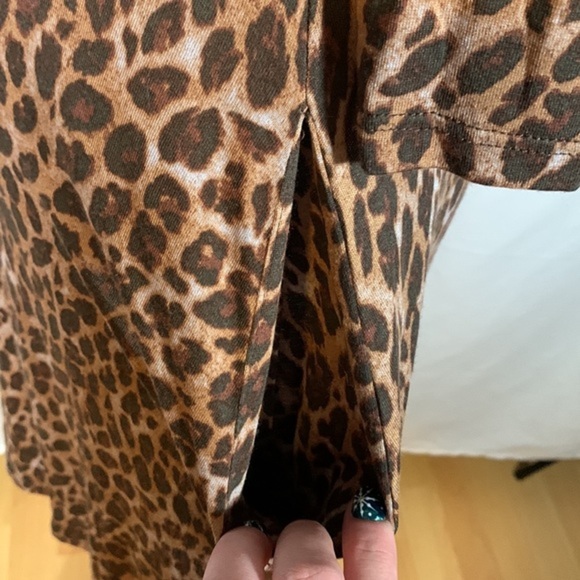 Urban Outfitters Cheetah Print V-Neck Midi Dress NWT - Picture 6 of 10